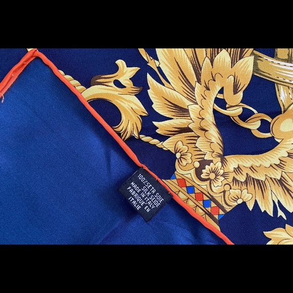 Italian hand rolled scarf - Picture 3 of 3